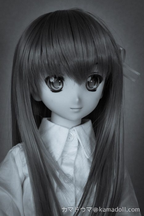 室内でのドルフィードリームDDH-06子のバストアップ写真を肖像写真風に加工したもの