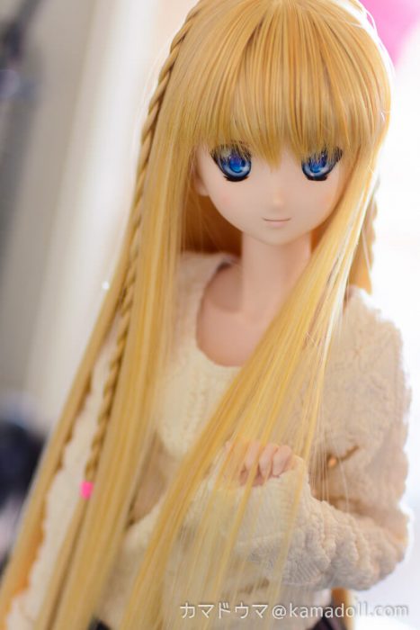 室内でドルフィードリームDDH-06子を逆光で写した写真